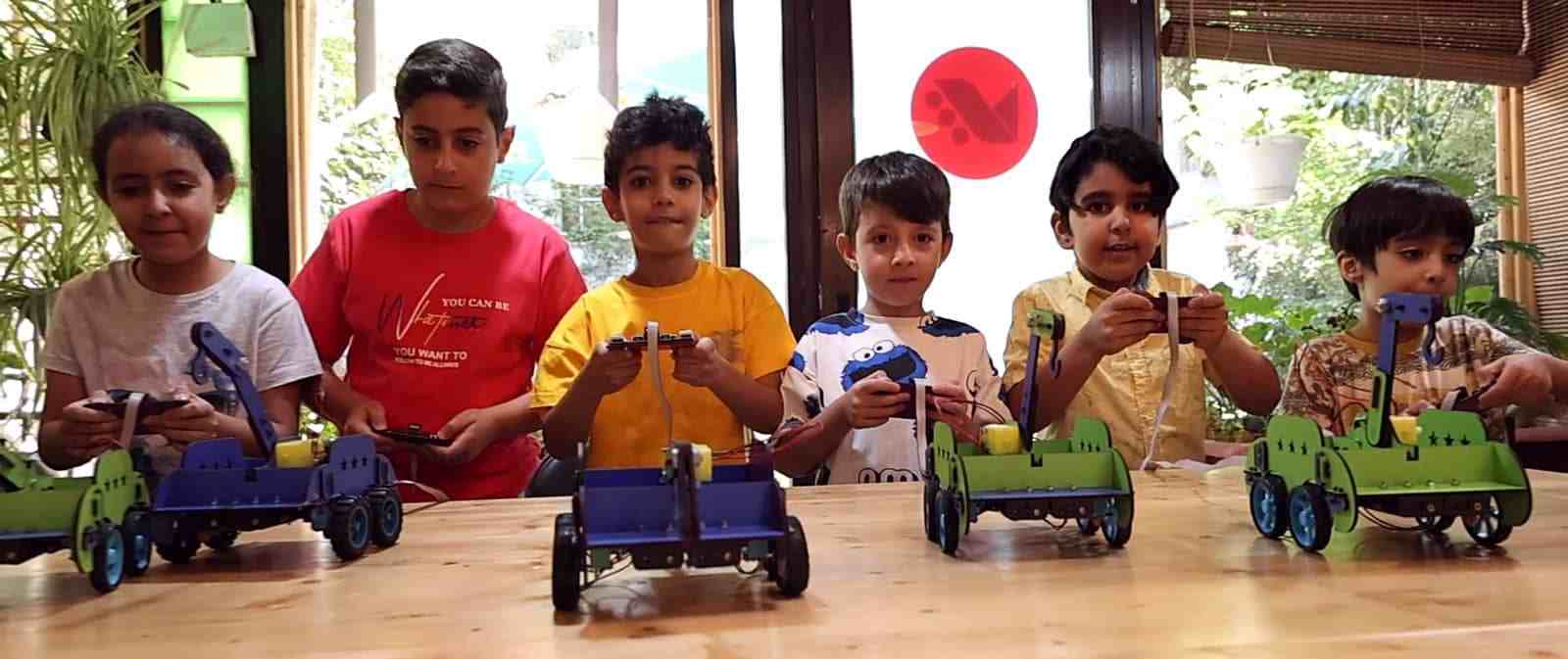 robatic_class_design_koodakan_pouyaandish_1